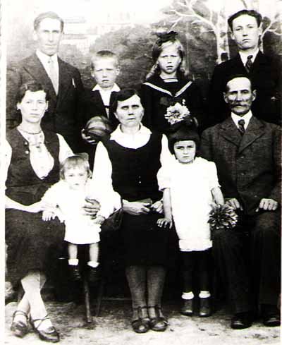 zdjecie rodzinne.jpg (34705 bytes)